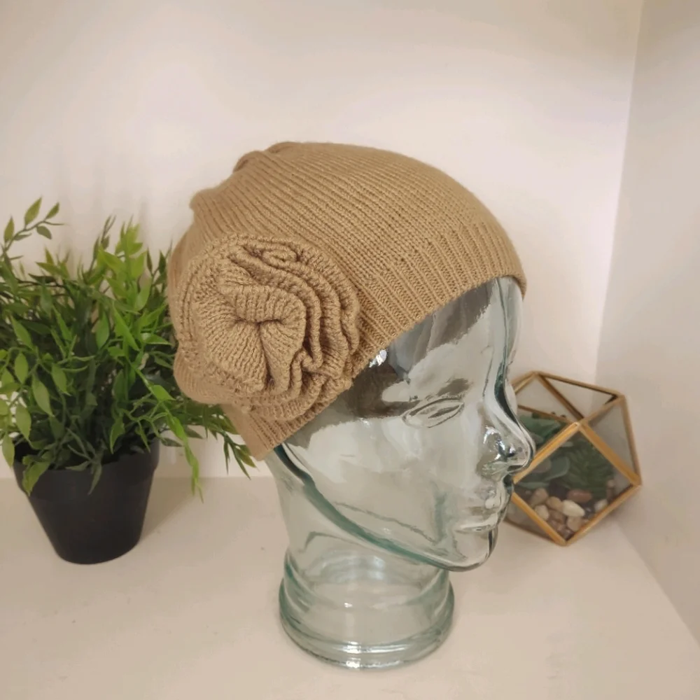Hat Knit Rosette Tan